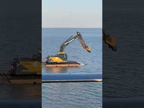 Massive Machines: Incredible Engineering & Heart-Stopping Moments! 🏗️💥🚜