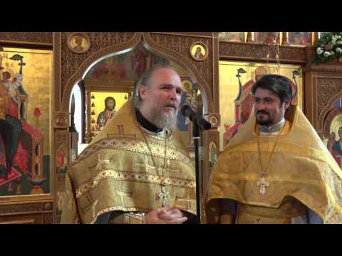 Протоиерей Димитрий Соболевский приветствует протоиерея Сергия Просандеева