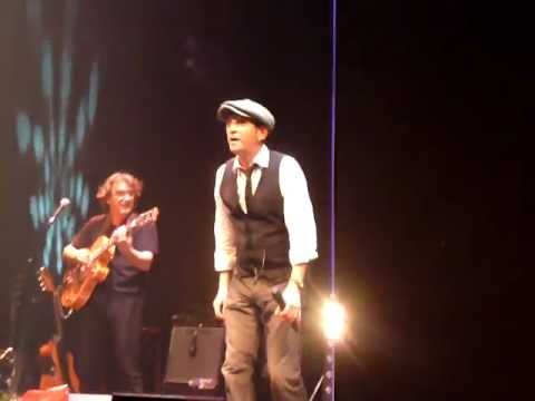 yves jamait .   y'en a qui ...