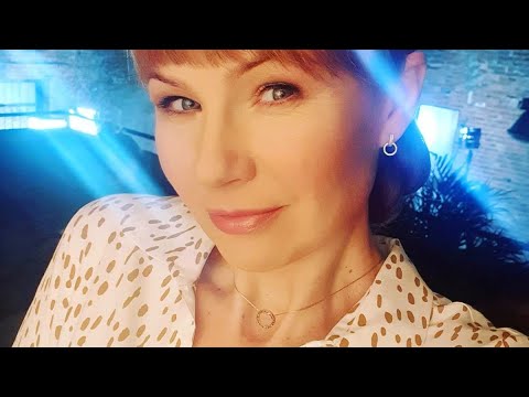 Anna Guzik na romantycznym zdjęciu z mężem. Wtuleni w siebie pozują na szczycie gór