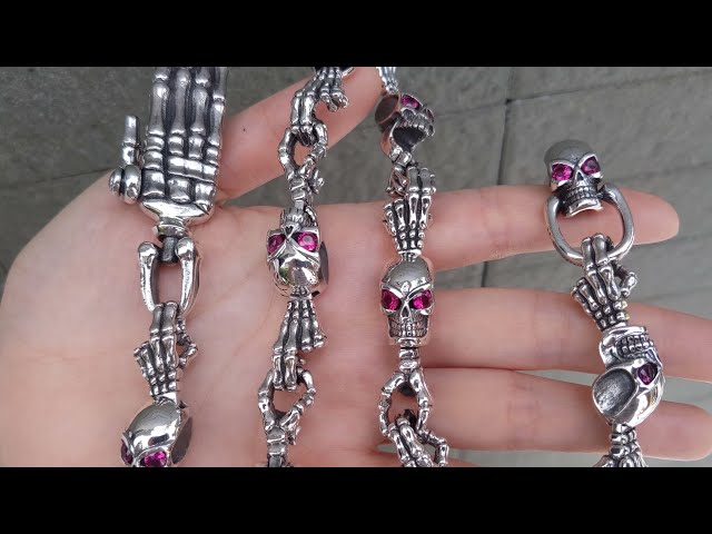 Vídeo relacionado con Collar medallón pirata con calavera - Caribe - Color plata - diámetro 3,5 cm cadena 55 cm metal, XL, Metal, No es una piedra preciosa