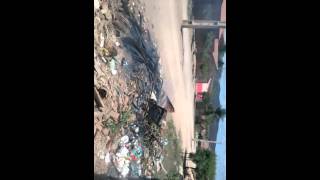 preview picture of video 'lixo na esquina da minha casa'
