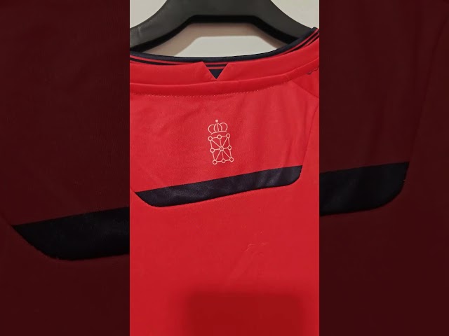 Vídeo relacionado con DEREGALOOS Cojín Personalizado con Nombre y Equipo de fútbol. Cojín Personalizado del Osasuna. Regalo Original para Aficionados fútbol. Regalo fútbol Osasuna. Puedes incluir Relleno. 35x35