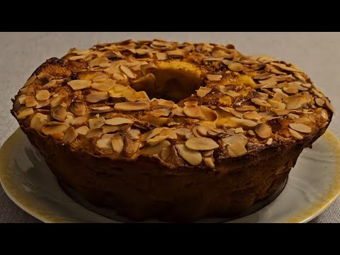 Apple Donut a special recipe with a refined touch of sliced ​​Almonds