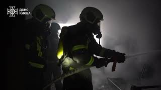 В центре Киева горел отель: эвакуировали 57 человек (видео)