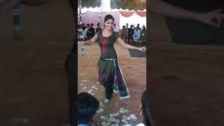 Hot Sindhi girl dancing