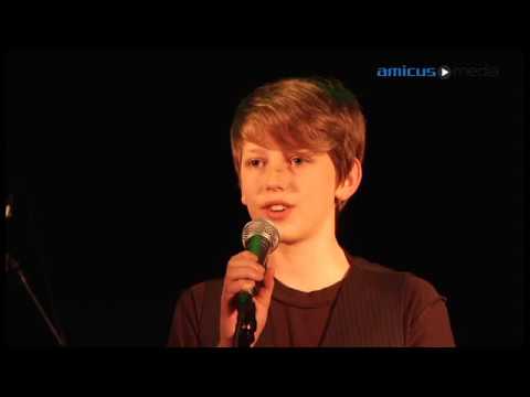 Miejcie Nadzieję śpiewa Jan Rozmanowski