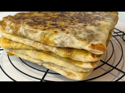 Naan mit einer Hackfleisch und Käsefüllung
