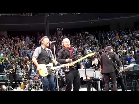 (HD) Bruce Springsteen - Glory Days - Pittsburgh 10-27-12
