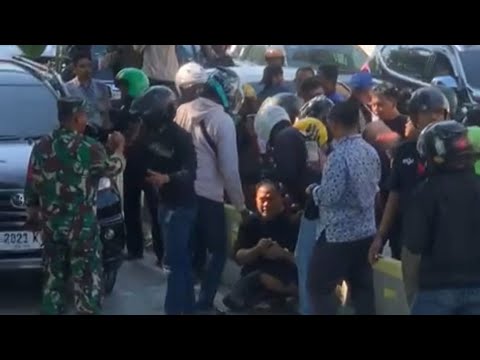 KELUARGA & KERABAT JENGUK SAIPUL JAMIL