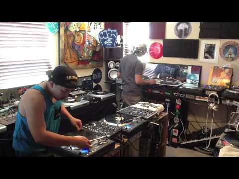 Skratch session @ The House Of WaxXx with DJ EarwaxXx & DJ Dynamix -  April 2013