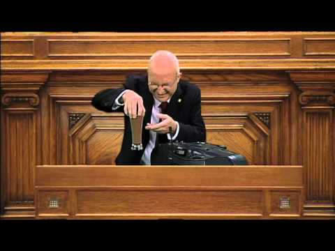 Montilla disol el Parlament (Polonia 5x04)