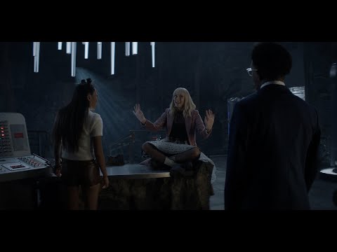 Batwoman 3x06 - All scenes with Alice (part 7) Alice gossiping about Renee and Poison Ivy