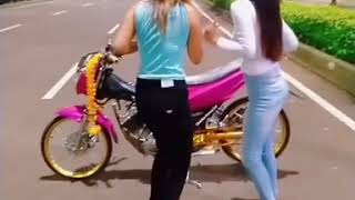 Download lagu CEWEK MOTOR, Goyang terus !!! mp3 Download lagu CEWEK MOTOR, Goyang terus !!! mp3