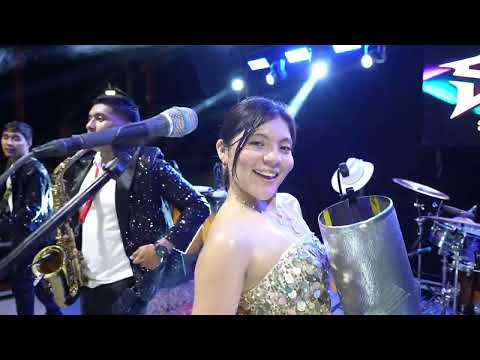 Que vengan los bomberos, El de los ojos negros, Sacúdeme (En Vivo) · Somos X