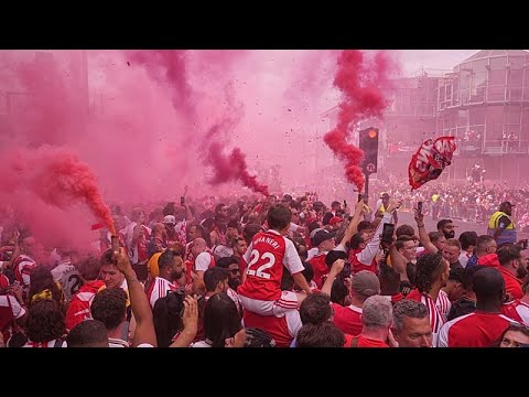 Video Thumbnail: Arsenal fans pack London streets for victory parade