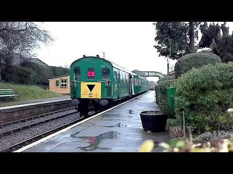1125, BR Class 205, arriving at a soggy Medstead and Four Marks, 18/02/19