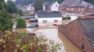 preview picture of video 'Inondation à Ittre - Véhicule dans jardin et vue vers le rond-point'