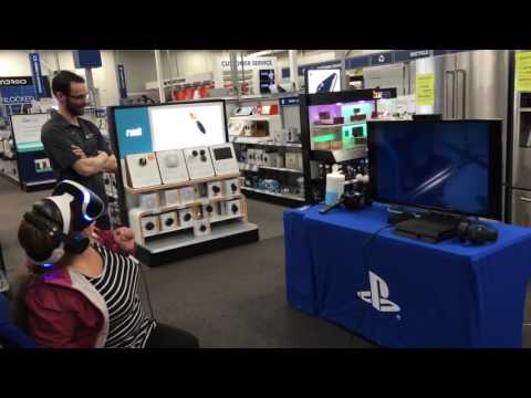 My Girlfriend Trying PlayStation VR *Ocean Descent (Shark Cage) from PS4 PlayStation Worlds Demo*