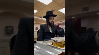 הרב נחמן שלמה בנו של הרב מאיר שלמה במסע חיזוק בלוס אנג'לס | למה לפעמים צדיקים סובלים? | אמונה בעוצמה (הרב מאיר שלמה זצ"ל) - התמונה מוצגת ישירות מתוך אתר האינטרנט יוטיוב. זכויות היוצרים בתמונה שייכות ליוצרה. קישור קרדיט למקור התוכן נמצא בתוך דף הסרטון