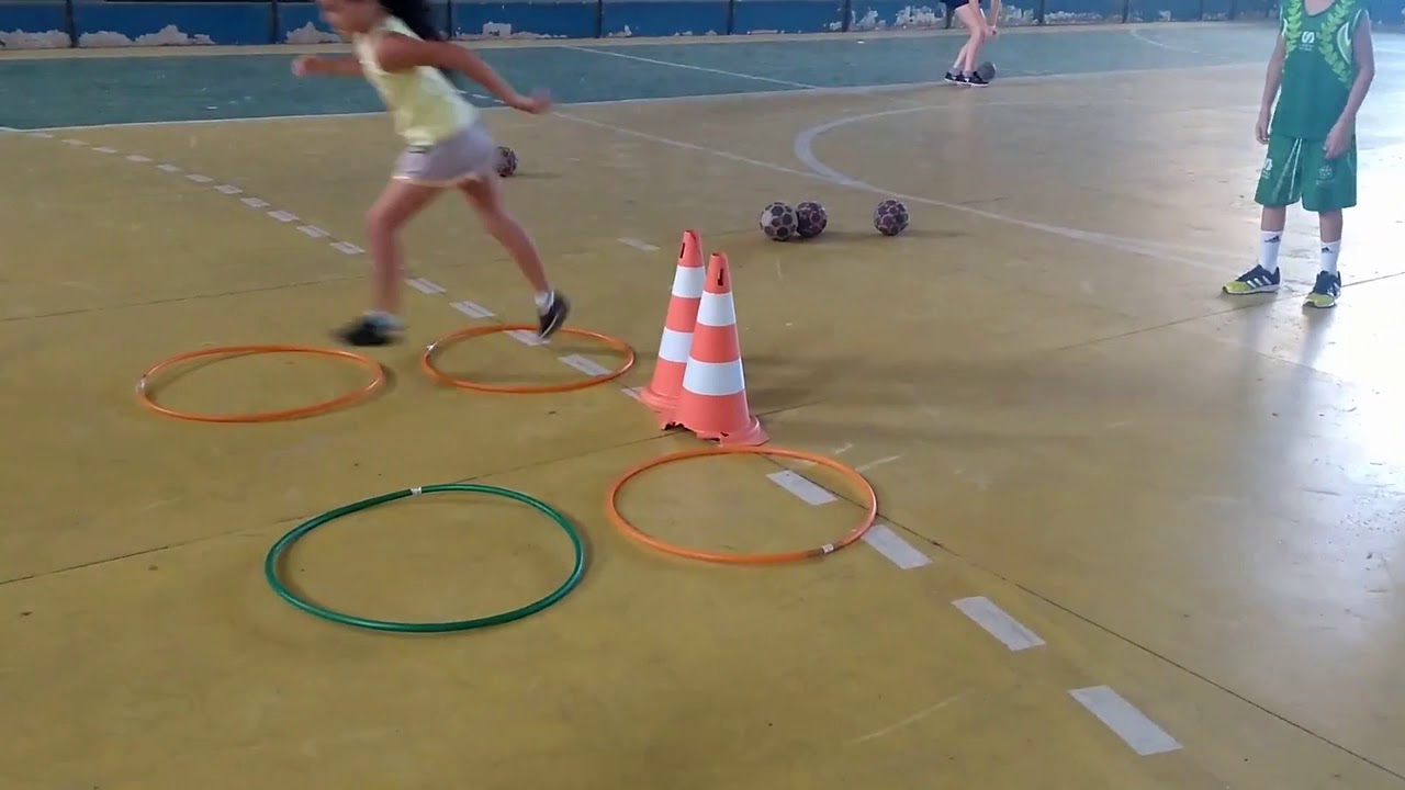 HANDEBOL INICIAÇÃO -  TREINO DE PASSADAS - REGRA EM VIGOR