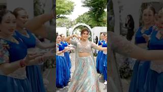 Download lagu Indian Bride Surpise Dance Performance | Mehndi Dance | Saajanji Ghar Aaye | Indian Wedding Dance mp3 Download lagu Indian Bride Surpise Dance Performance | Mehndi Dance | Saajanji Ghar Aaye | Indian Wedding Dance mp3