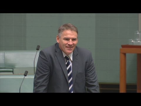 Rob Oakeshott thanks Julia Gillard during emotional valedictory address