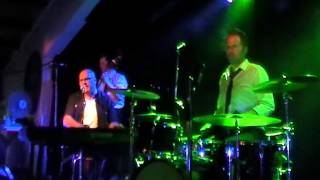 Mr. Breathless ja Varjokuva -Tuo hölmö - That Kind of Fool