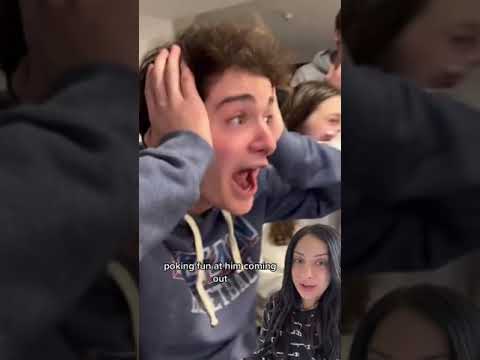 Noah Schnapp & Friends Poke Fun At Him Coming Out As Gay In New TikTok!