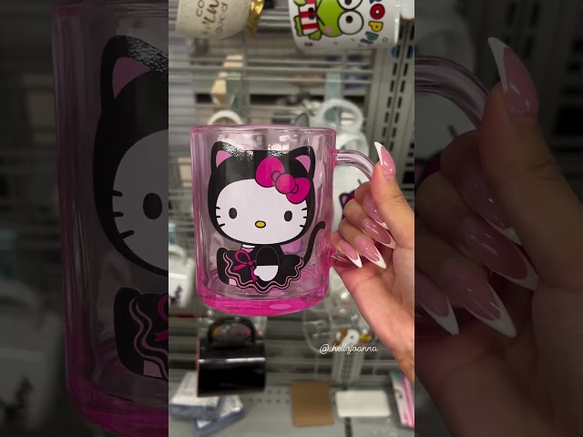 Vídeo relacionado con Paladone Taza de viaje de Hello Kitty, taza de café Sanrio con tapa con licencia oficial, aislada para bebidas calientes o frías, 350 ml