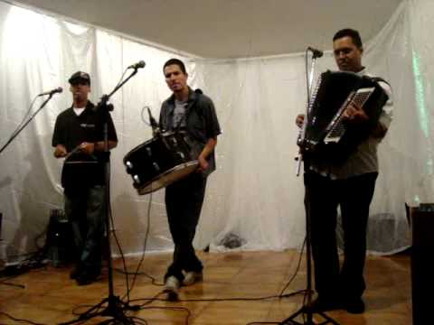 TRÊS TINGUÁ - GAROTA BOSSA NOVA