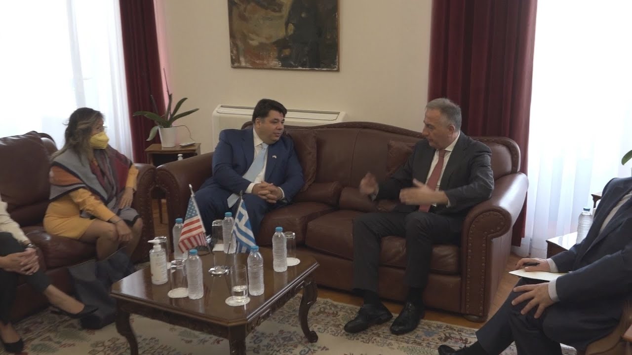 Συνάντηση νέου πρέσβη των ΗΠΑ Τζορτζ Τσούνη με ΥΜΑΘ Στ. Καλαφάτη