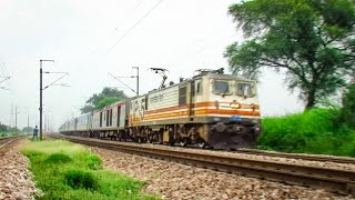 preview picture of video 'सबसे तेज, गतिमान एक्सप्रेस अधिकतम रफ्तार पर 160 kph | Indias Fastest - Gatimaan Express at Max Speed'