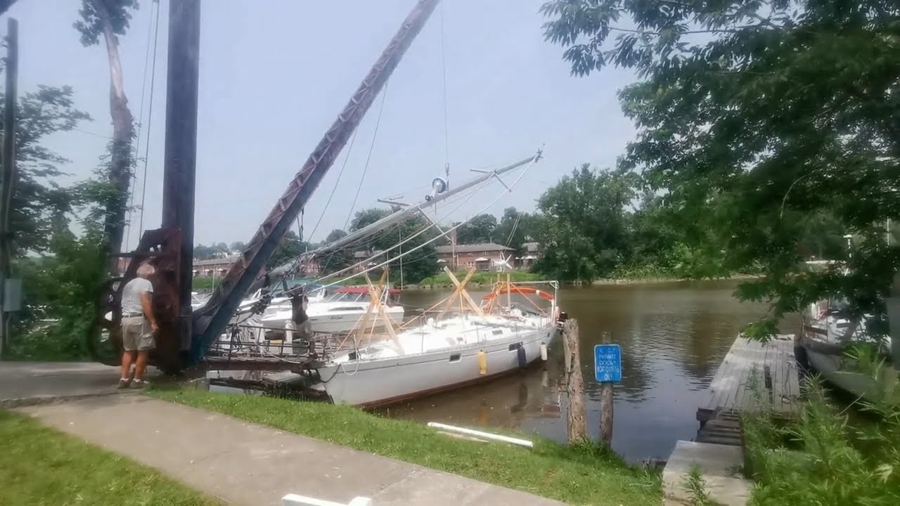 80 CORAIL refuses to be dismasted, it's a big ordeal for us