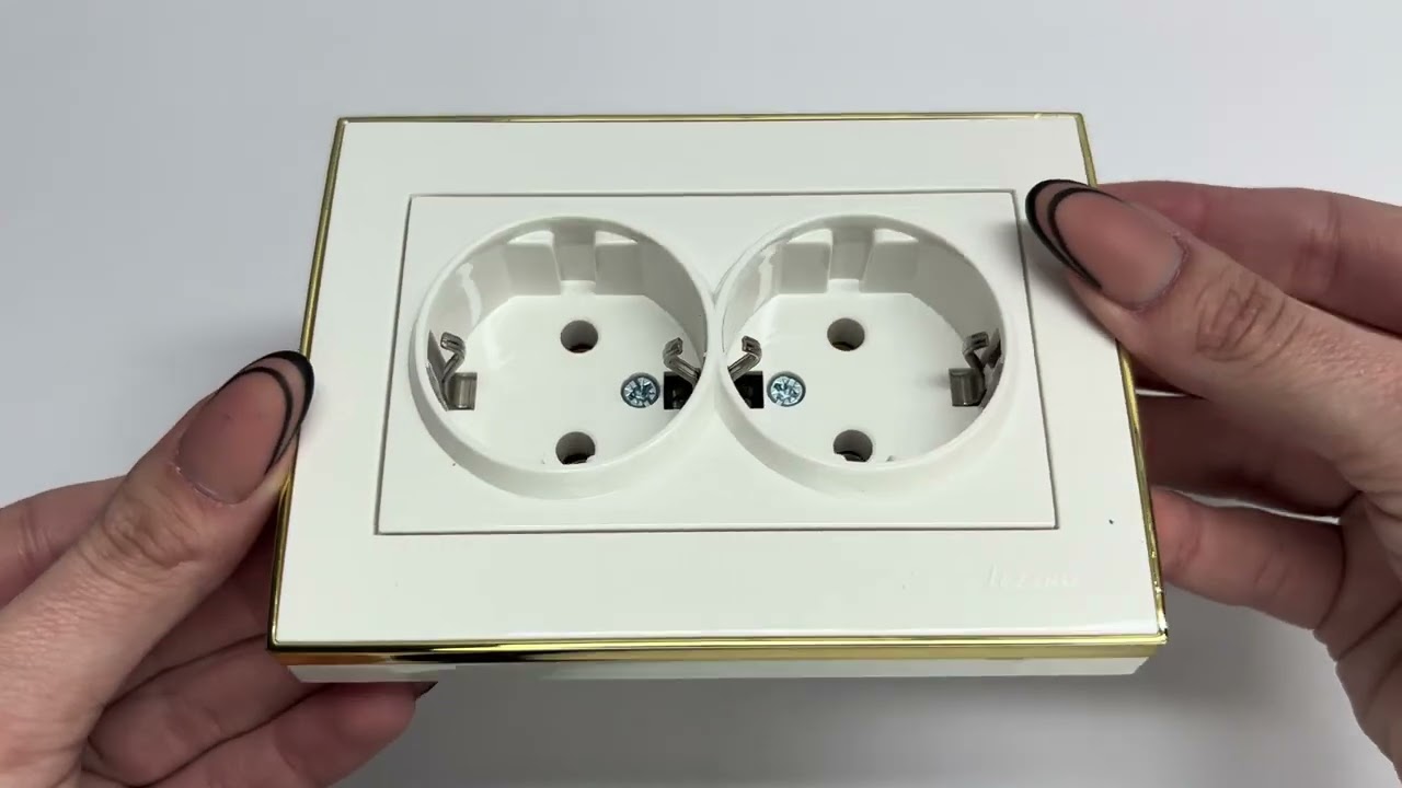 Розетка двойная с/з с боковой вставкой золото LEZARD Rain белая 703-0226-127В 