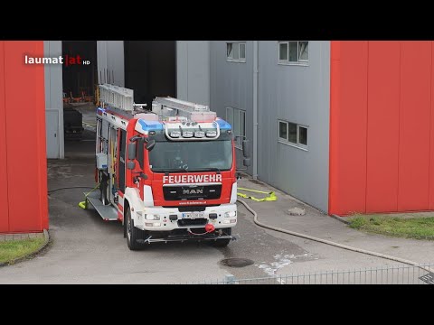 Brand bei einem Unternehmen in St. Georgen bei Grieskirchen sorgt für Einsatz zweier Feuerwehren