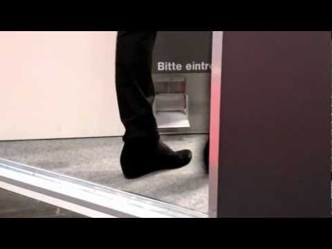 METIBA die Weltneuheit FODO Fußtürklinke Foot Operated Door Opener