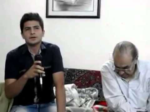 young man sings Iraj آواز خوانی جوانی در حضور ایرج خواجه امیری