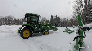 John Deere 3039r  Pushing Snow #farmequipment #snow #farmmachinery #johndeere #winter