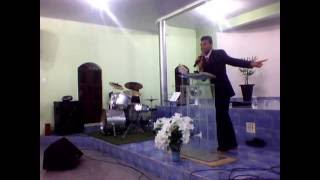 preview picture of video 'pregaçao pastor marcos santos'