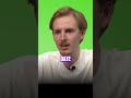 Koen van de Bankzitters legt uit wat je niet moet doen tijdens je eerste date ❌? | #538 #shorts #TBT