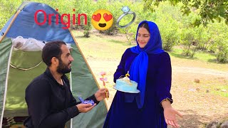 Download lagu Young boy proposes to homeless girl on her birthday 😱 mp3