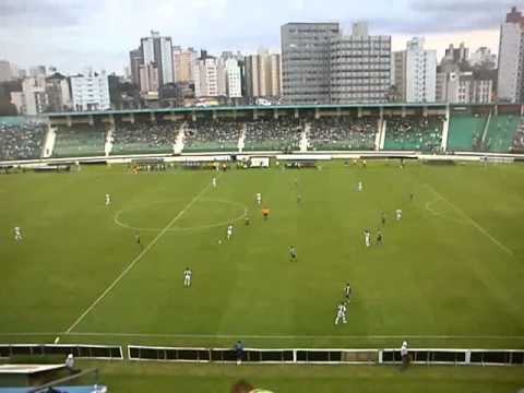 Guarani 3 x 1 Palmeiras - 08/04/2012 - Torcida do Guarani gritando OLÉ