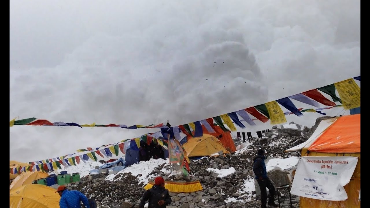 Hit by Avalanche in Everest Basecamp 25.04.2015 - YouTube