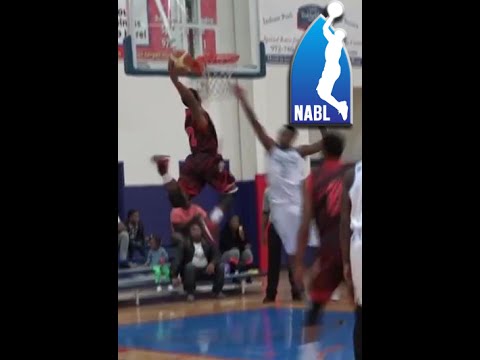 LeShaun Murphy of the Dallas Hoyas end the second half with a BOOM!