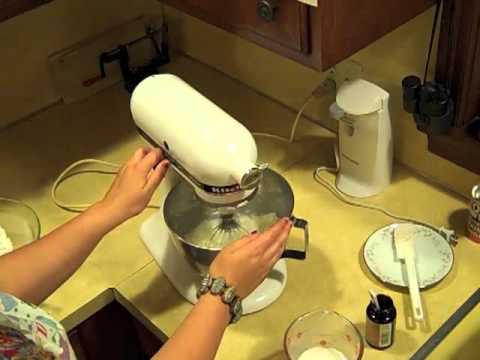 Cupcake Tutorial by Danielle Bailey of dlb Bakery