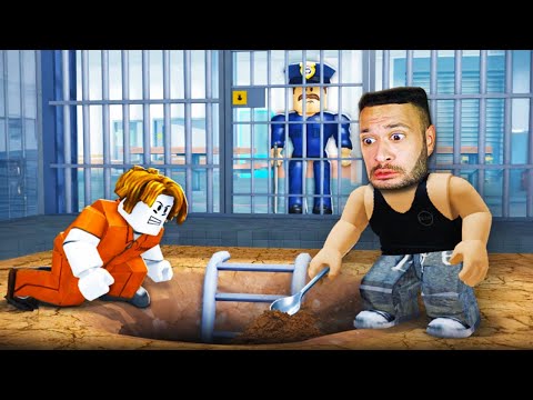ESCAPING from PRISON with a SPOON! Roblox