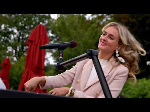 Vrouwelijke DJ EVANDEE boeken  - Groovesum