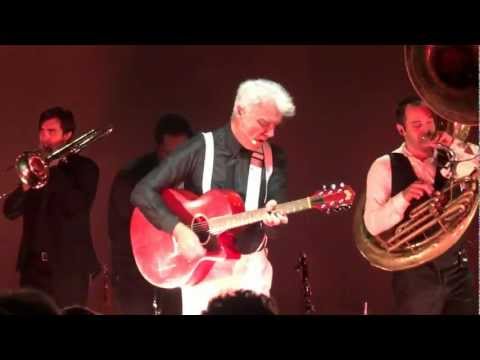 David Byrne & St. Vincent - Road To Nowhere