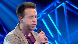 Cedric doet traantjes vloeien met &#39;Domino&#39; | The Band 2017 | VTM